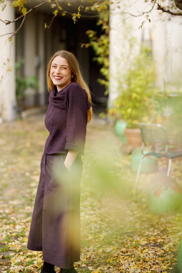 Pull Madlaina aubergine court – Image 7