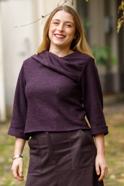 Pull Madlaina aubergine court